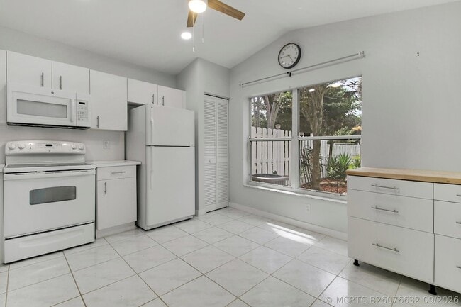 Building Photo - 7333 Burgess Dr