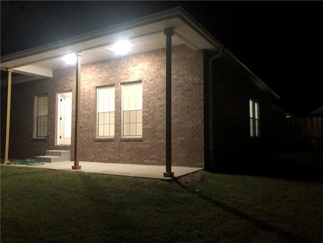 Building Photo - 257 Hunt St
