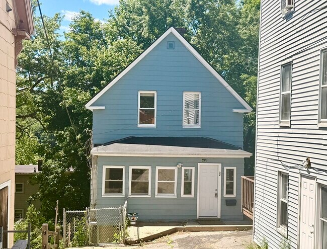 Building Photo - 32 Rockland St