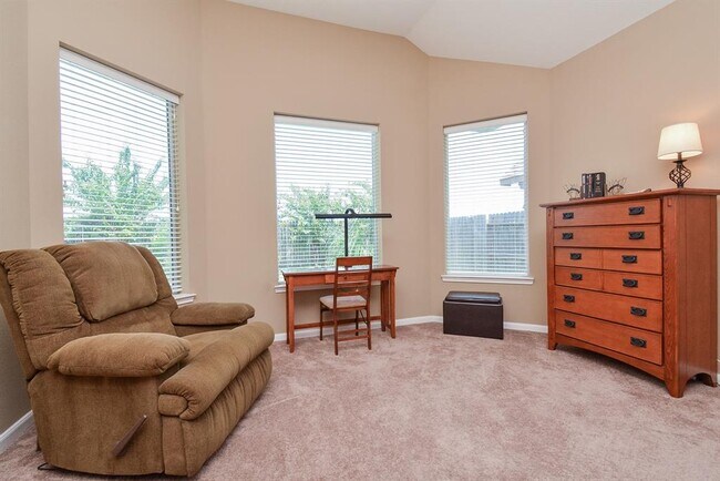 Building Photo - 2715 Farlow Ln