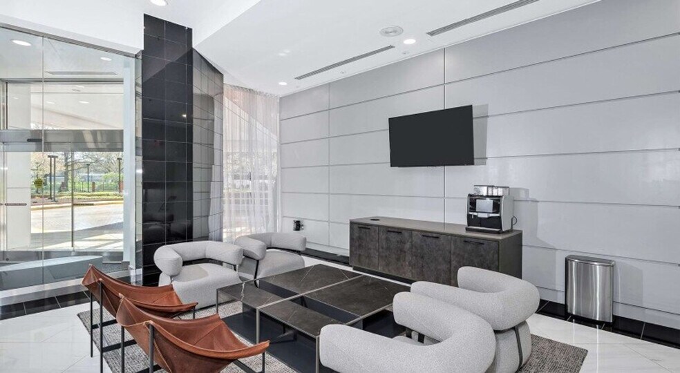 Building Photo - 1500 S Hayes St