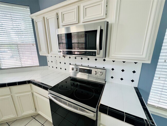 Building Photo - 16079 Hidden Acres Dr