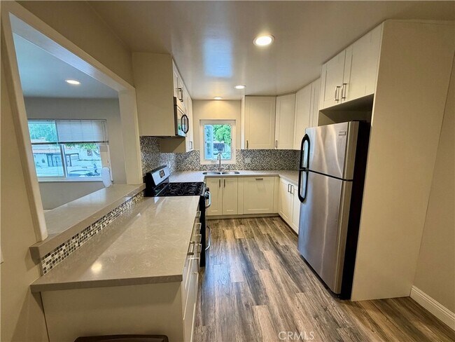 Building Photo - 327 3rd St