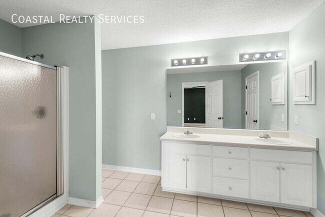Building Photo - 9756 Seafarers Way-