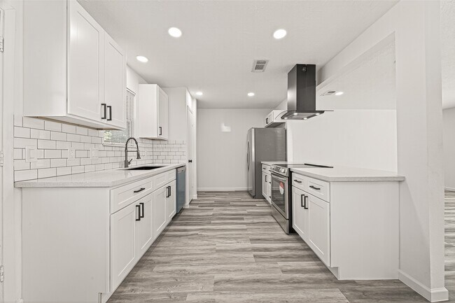 Building Photo - 11434 Loyola Dr