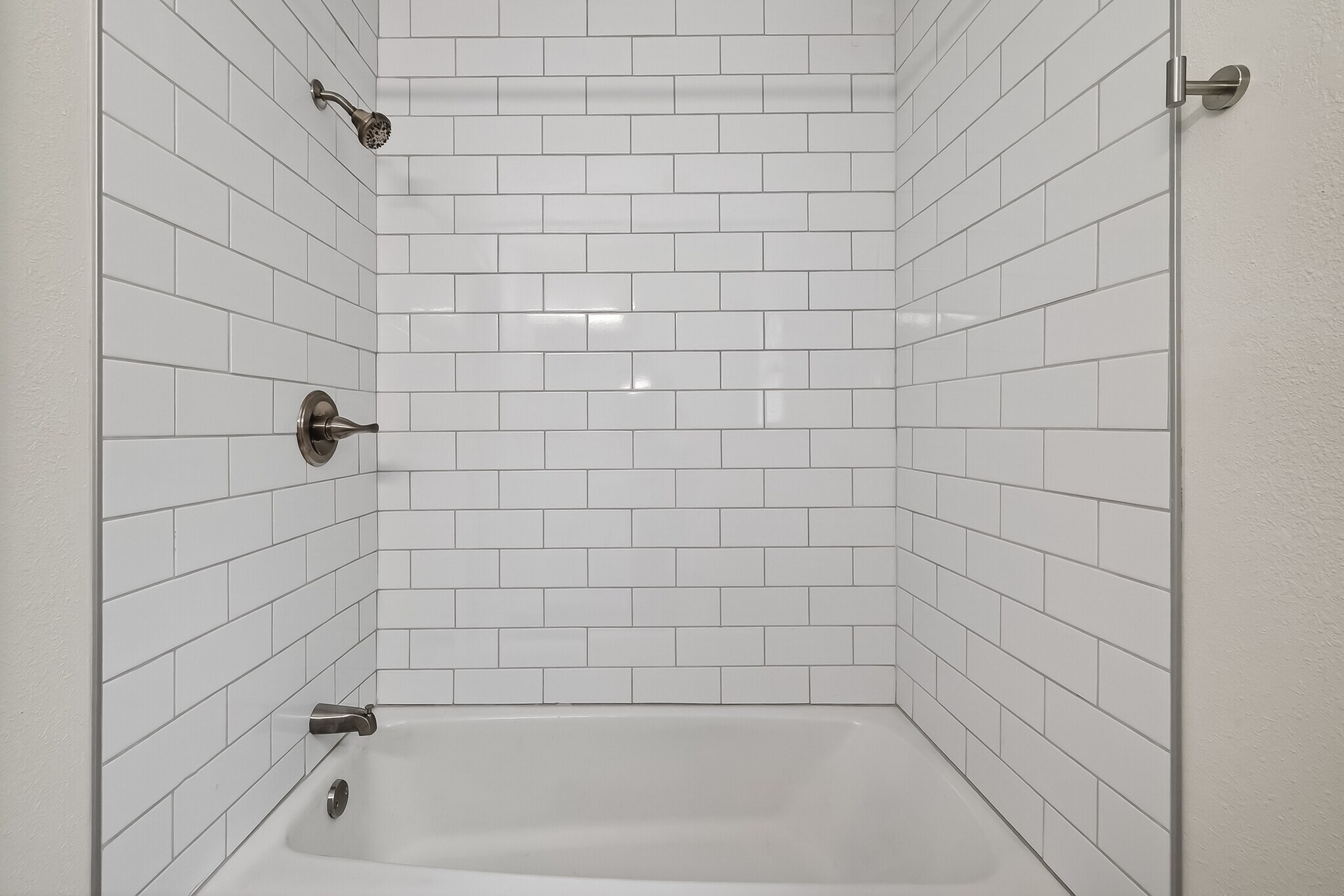 Main bathroom - 3902 Beran Dr