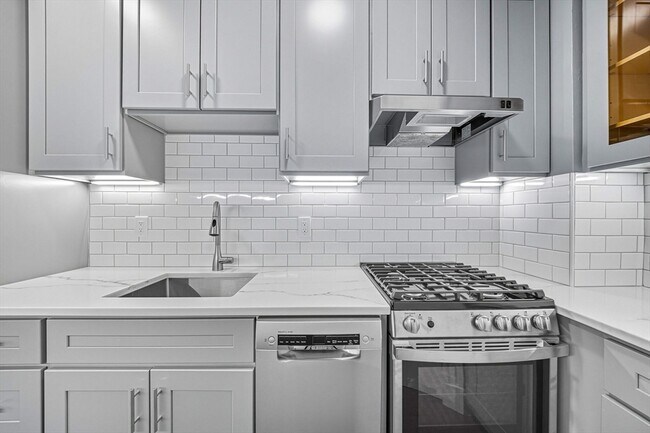 Building Photo - 4 Crawford St