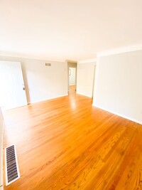 Building Photo - New Remodel! 2bed 1bath. Great location!