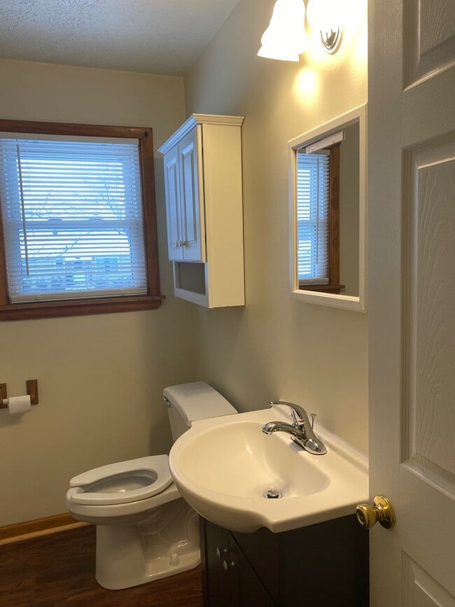 Building Photo - 817 Gary Ave SE