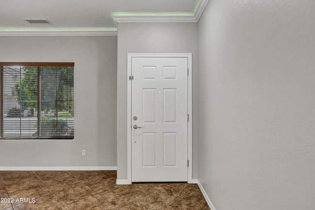 Building Photo - 2142 W Marconi Ave