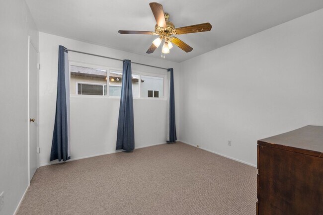 Building Photo - 6233 Hobart St