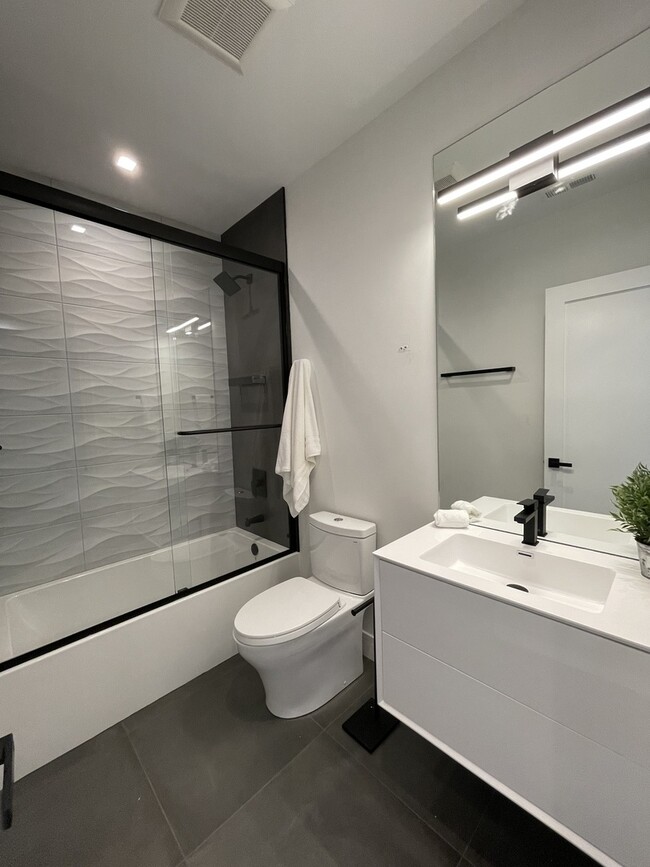 Building Photo - 719 N Elizabeth St