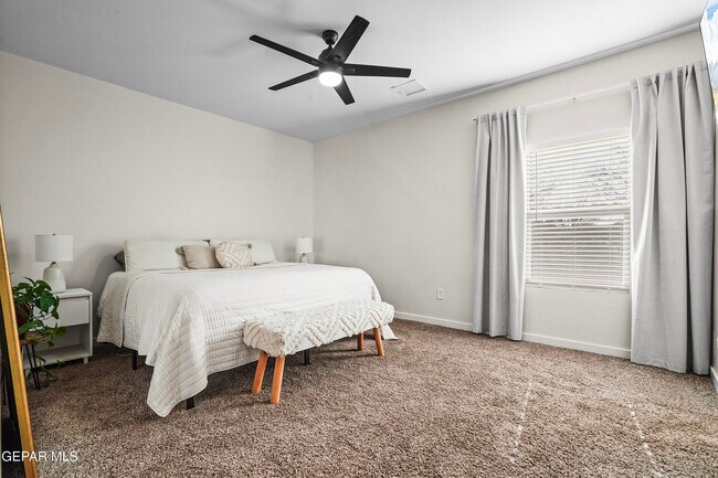 Building Photo - 444 Deserts Dr