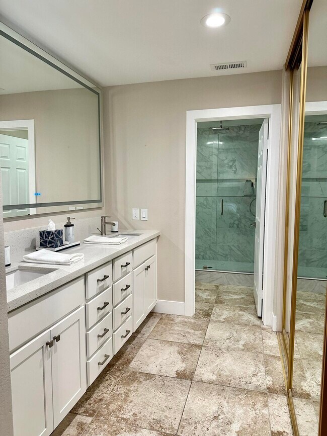 Building Photo - 43755 Cll Las Brisas W
