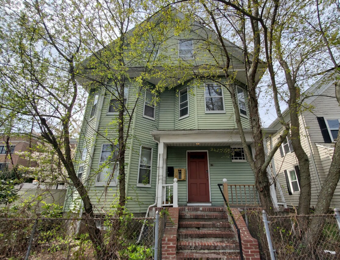 Building Photo - 12 Bennett St