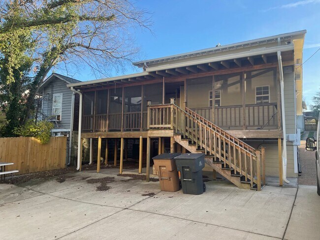 Building Photo - Historic Home 3BR / 2BA Detached Garage, W...