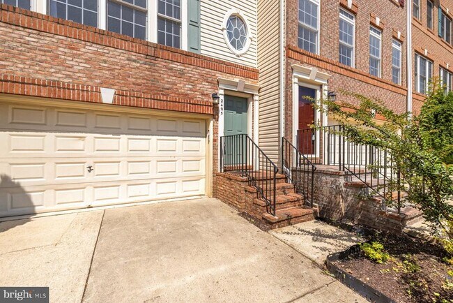 Building Photo - 2495 Cheyenne Dr