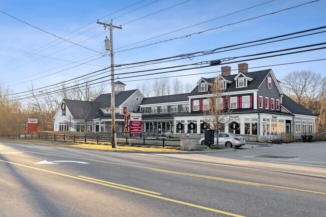 Building Photo - 2178 Post Rd