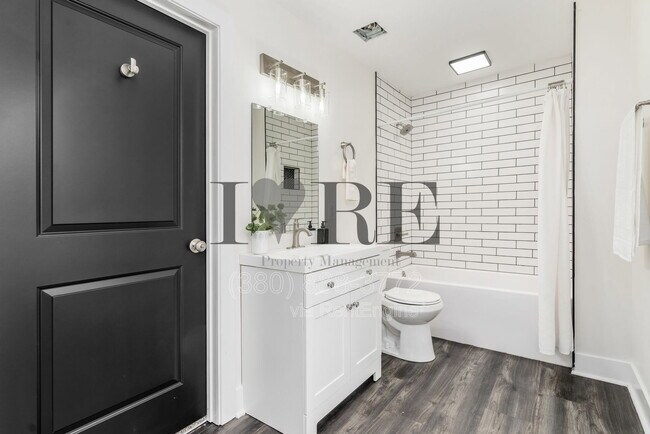 Building Photo - 966 Wilson Ave