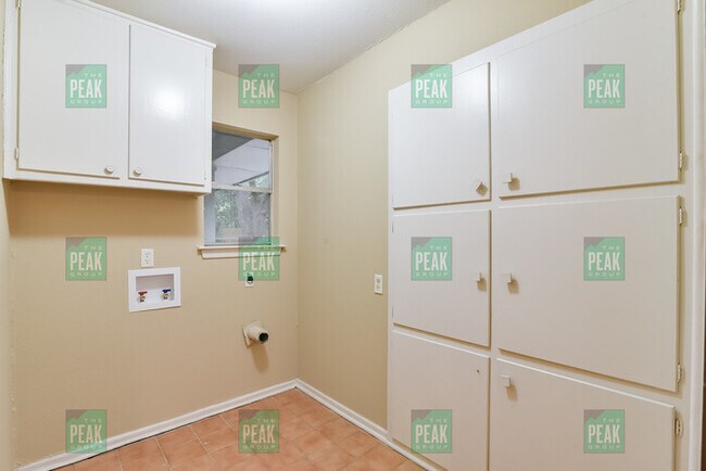 Building Photo - 3.2.2  2212 sq ft Wedgwood Area