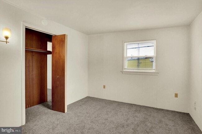 Building Photo - 105 W Main St