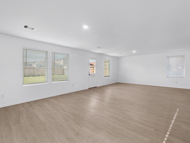 Building Photo - 25433 Carnation Ct