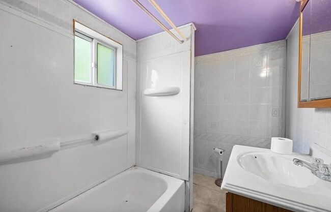 Building Photo - 1417 4th Ave