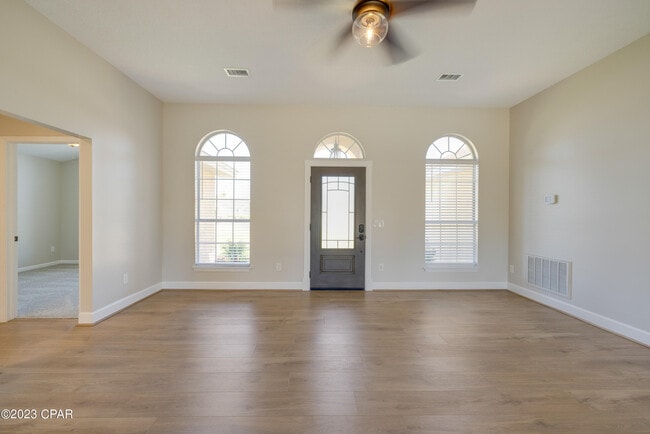 Building Photo - 108 Leeward Way
