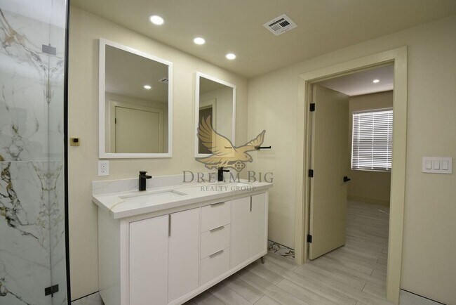 Building Photo - 8000 W Badura Ave