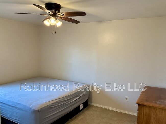 Building Photo - 385 Fir St