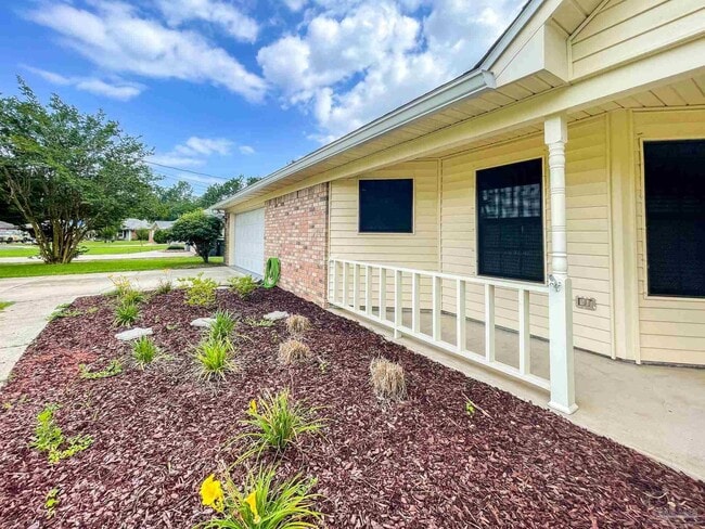 Building Photo - 9049 Bluebay Ln