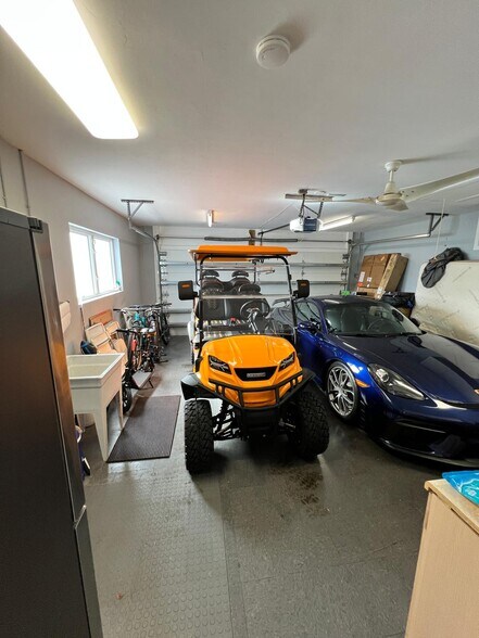 Building Photo - 5510 Bayview Dr