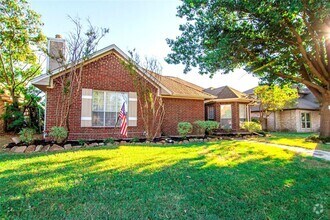 Building Photo - A  spacious three-bedroom, two-bathroom ho...