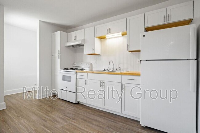 Building Photo - 1208 S 9th St