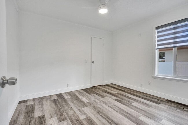 Building Photo - 229 SW 1st Ave