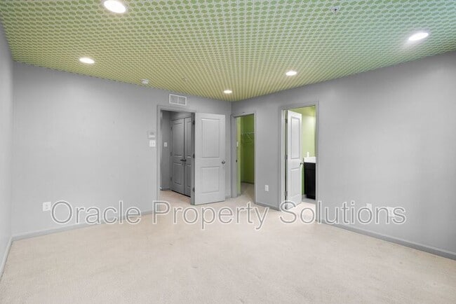 Building Photo - 1201 Falcon Point Dr