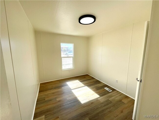 Building Photo - Move In Ready-3 Bedroom 2 Bath -