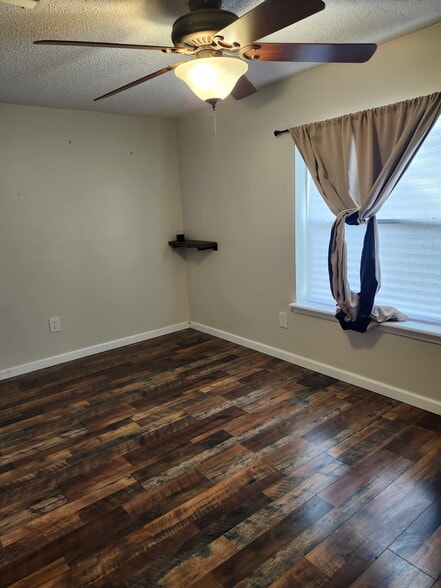 Building Photo - 525 Hobby Horse Rd