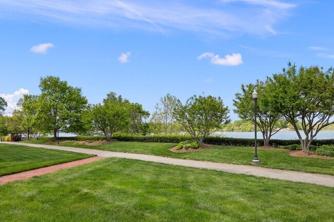 Building Photo - 440 Belmont Bay Dr