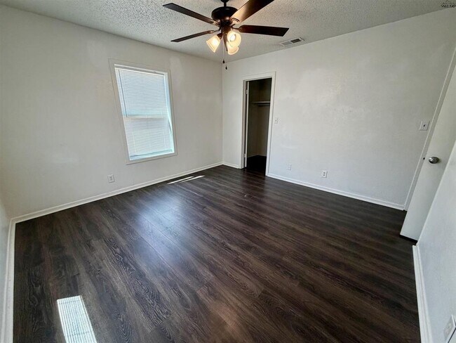 Building Photo - 3017 McGaha Ave