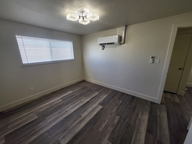 Building Photo - 3324 Woodside Dr