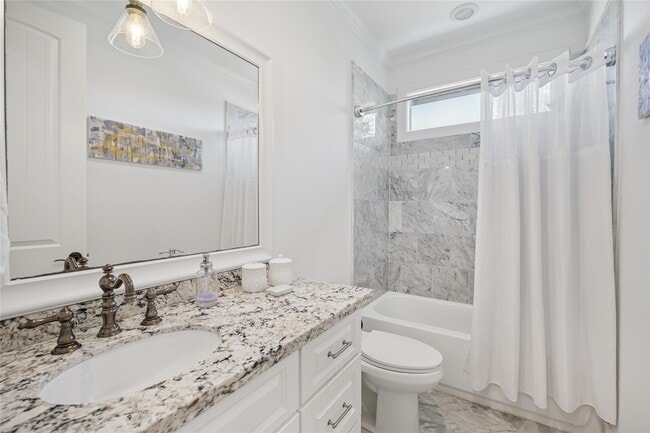 Building Photo - 2031 Sheridan St