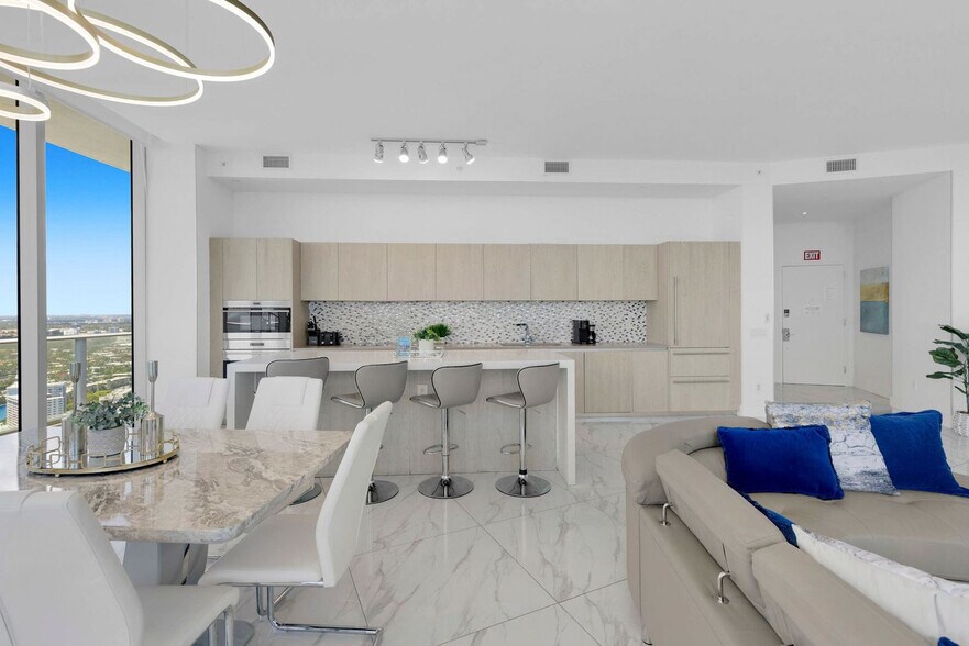 Building Photo - 4111 S Ocean Dr