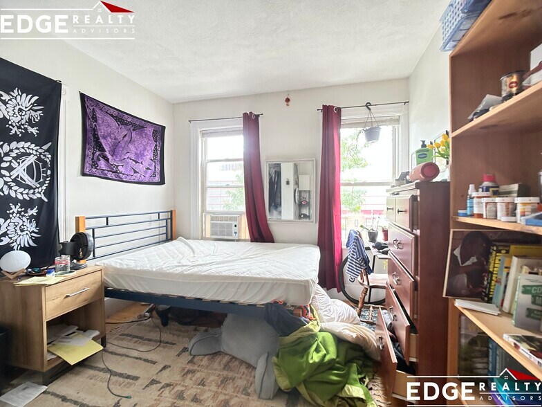 Building Photo - 157 Murdock St