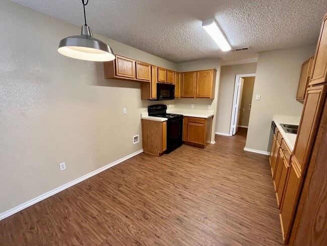 Building Photo - 6805 Millwood St