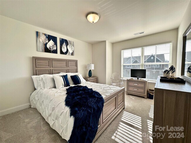 Building Photo - 4020 Rothwood Ln