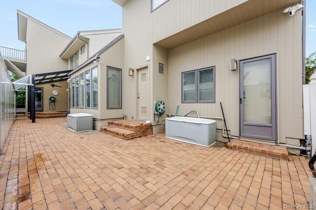 Building Photo - 40 Cayuga Ave