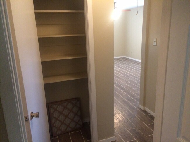 Building Photo - 1604 15th Pl