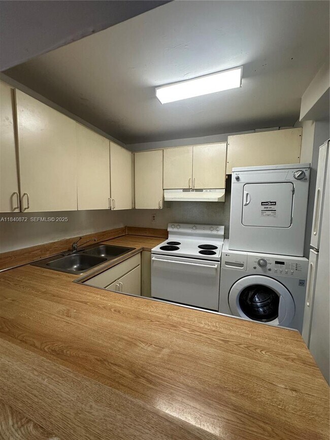 Building Photo - 13810 SW 112th St