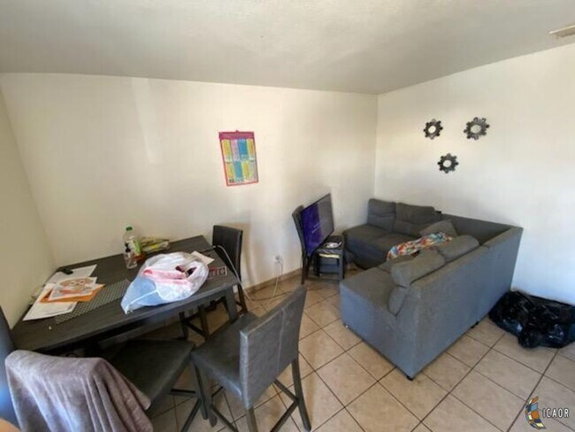 Building Photo - 464 1/2-464 1/2 W Olive Ave